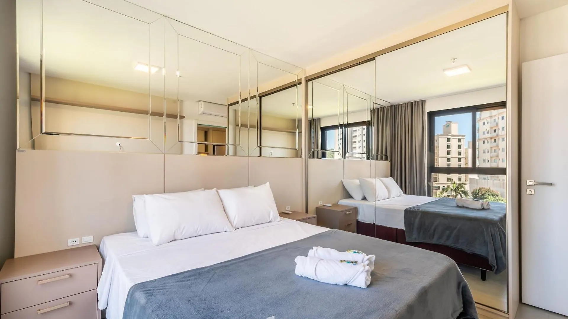 Mhf III - Apts Variados A 280M Da Praia Em Itapema 0*,