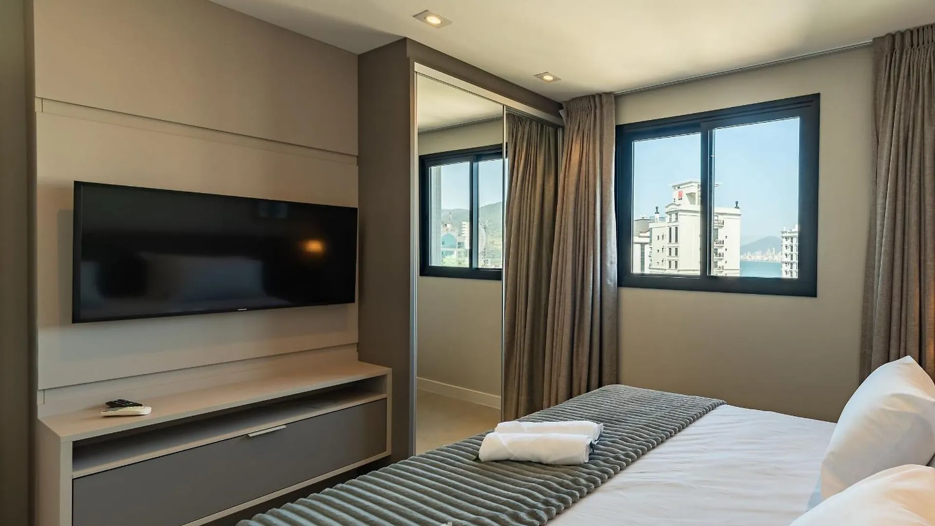 Mhf III - Apts Variados A 280M Da Praia Em Itapema