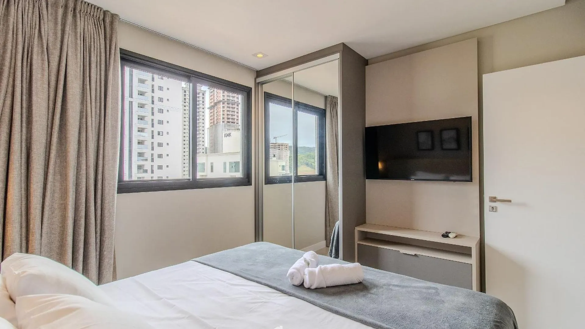 Mhf III - Apts Variados A 280M Da Praia Em Itapema