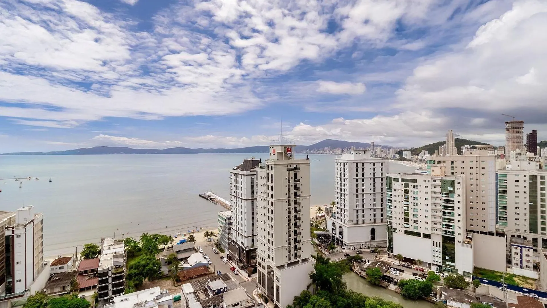 Mhf III - Apts Variados A 280M Da Praia Em Itapema Brasil